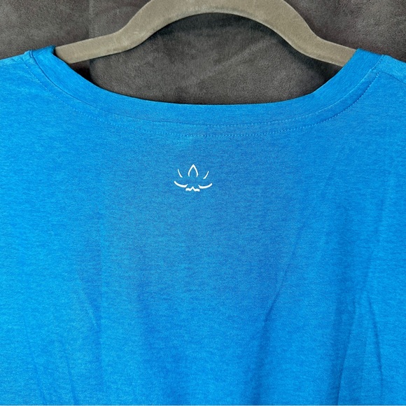 ❌ SOLD - BEYOND YOGA Featherweight On The Down Low Tee Cali Blue (M) - Picture 6 of 11